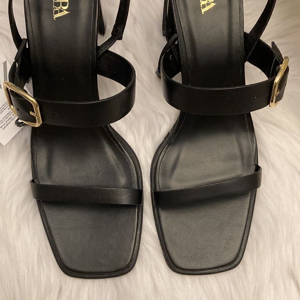 Elegant Black Heeled Sandals - Picture 5 of 9